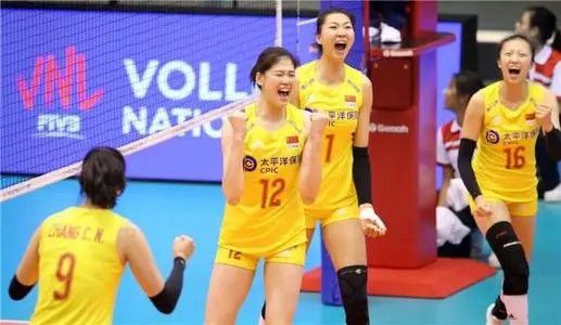 第11分钟，大禁区线上镰田大地凌空射门被挡出底线。